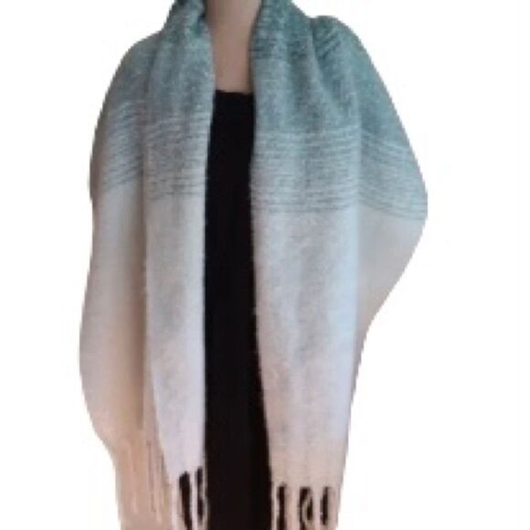 ANTHROPOLOGIE Mer Sea Always by the Sea Cozy Travel Wrap Teal Aqua Ombre Stripes - Picture 4 of 12